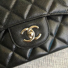 Load image into Gallery viewer, Chanel caviar jumbo max 33cm