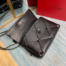 Load image into Gallery viewer, V Garavani Roman Stud black 28x20x12cm
