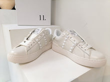 Load image into Gallery viewer, Valentino sneakers