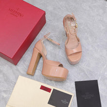 Load image into Gallery viewer, V a l e n t I n o heels cream