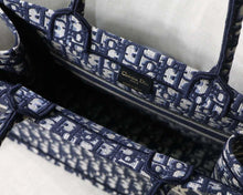 Load image into Gallery viewer, Dior medium 36 cm