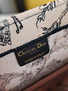 D I o r book 36.5cm