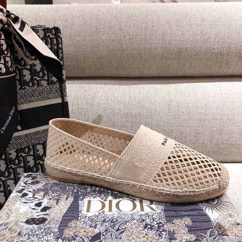 D i o r slides cream