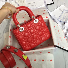 Load image into Gallery viewer, D lady red s/g