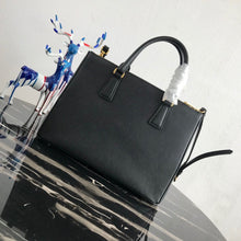 Load image into Gallery viewer, Saffiano black