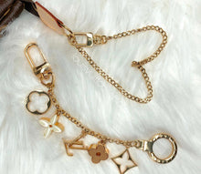 Load image into Gallery viewer, Lv key ring gold