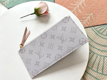 Load image into Gallery viewer, Lv pochette white