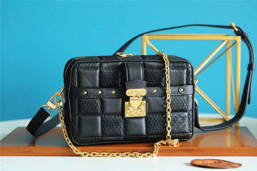 L v black