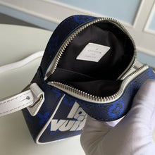 Load image into Gallery viewer, L v pouch
