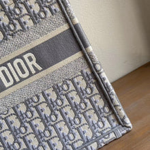 Load image into Gallery viewer, D i o r book 36cm
