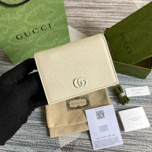 G u c c i cream wallet