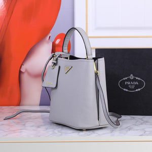 P r a d a gray 23cm