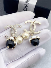 Load image into Gallery viewer, C h a n e l earrings