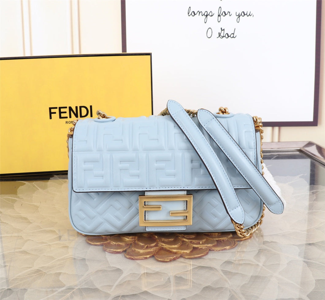 F e n d i blue