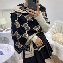 Load image into Gallery viewer, G u c c i scarf