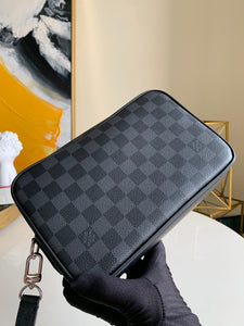 Lv new pouch