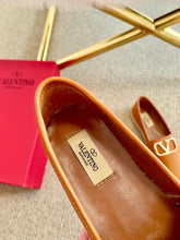 Load image into Gallery viewer, Va l e n t I n o espadrilles