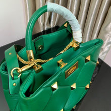 Load image into Gallery viewer, V a l e n t I n o green 25x 23x 16cm