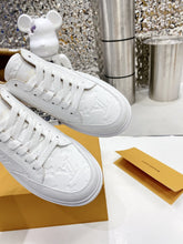 Load image into Gallery viewer, L v sneakers white