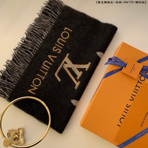 Lv scarf