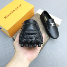 Load image into Gallery viewer, L v loafers