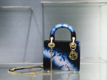 Load image into Gallery viewer, Dior water