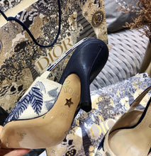 Load image into Gallery viewer, Dior