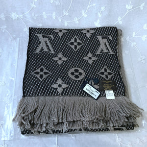 Lv gray scarf