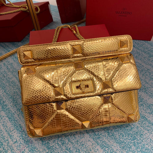 V Garavani Roman Stud gold 28x20x12cm