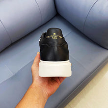 Load image into Gallery viewer, L v sneakers 21