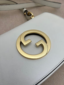 G u c c i white