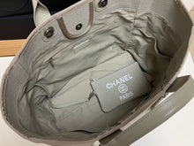 Load image into Gallery viewer, C h a n e l tote 33X14.5X24CM。