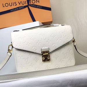 Lv pochette white