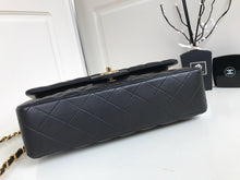 Load image into Gallery viewer, Chanel classic 25cm