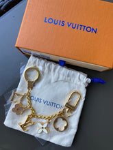 Load image into Gallery viewer, Lv key ring gold