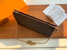 Load image into Gallery viewer, L v pouch 26*21CM 70