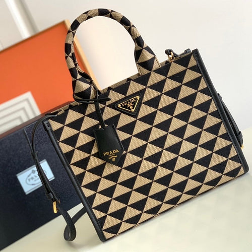 P r a d a saffiano 28cm