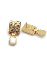 Load image into Gallery viewer, C h a n e l earrings