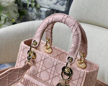 Load image into Gallery viewer, D lady pink