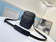 Load image into Gallery viewer, L v pouch 16.0 x 21.0 x 4.5 cm