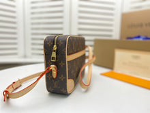 Load image into Gallery viewer, L v pouch 27*17*7