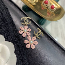 Load image into Gallery viewer, C h a n e l earrings