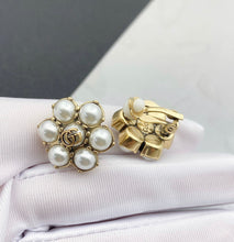 Load image into Gallery viewer, G u c c i earrings