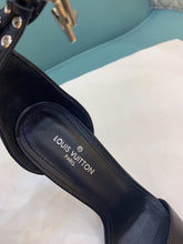 Load image into Gallery viewer, Lv b/w heels