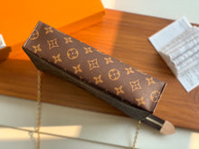 Load image into Gallery viewer, L v pouch 26*21CM 70