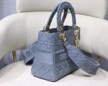 Load image into Gallery viewer, D lady light blue