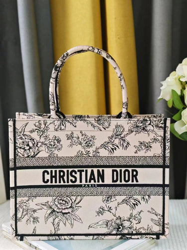 D I o r book 36.5cm