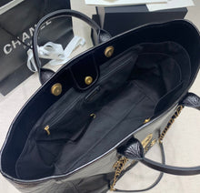 Load image into Gallery viewer, Cha tote black 40 cm