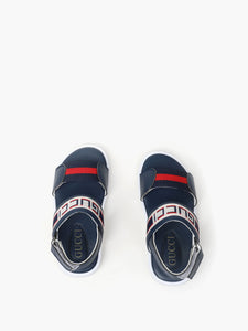 G u c c I slides