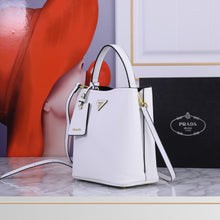 Load image into Gallery viewer, P r a d a white 23cm